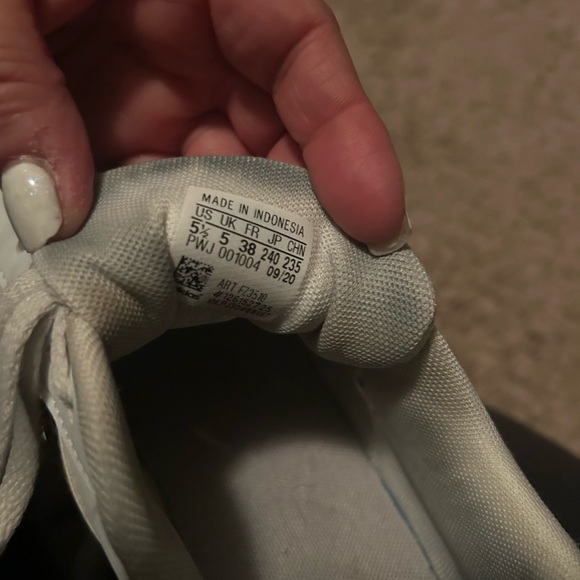 ADIDAS Sneakers size 6.5 Women’s - Picture 8 of 8